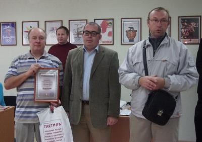 Сергей Желудков (крайний слева)